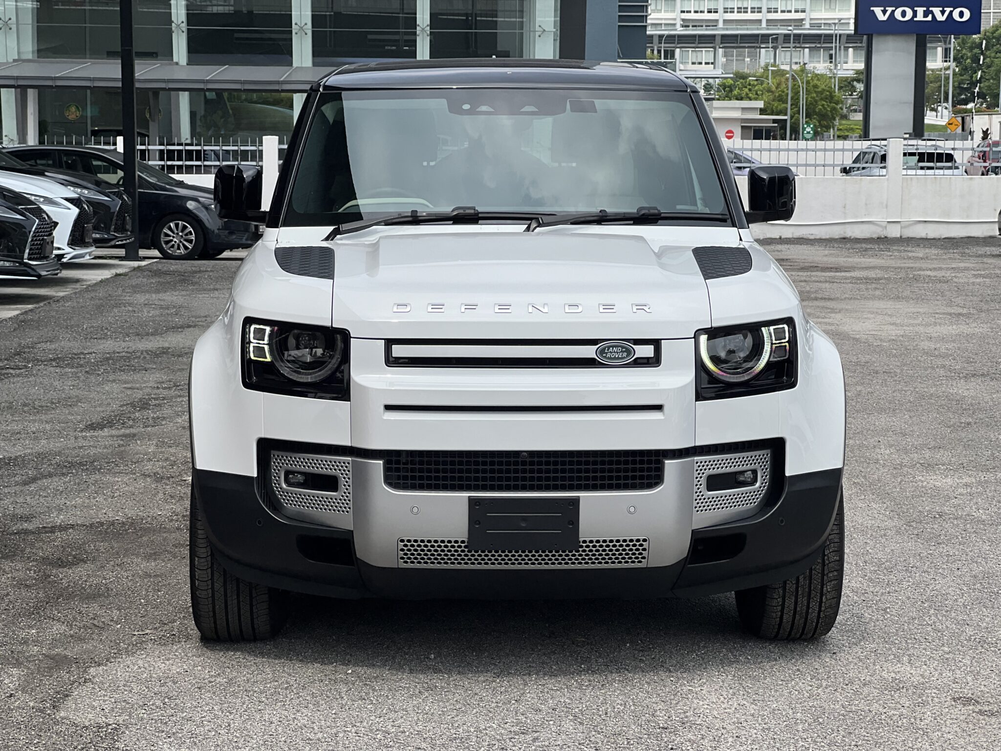 2023 Range Rover Defender 90 SE