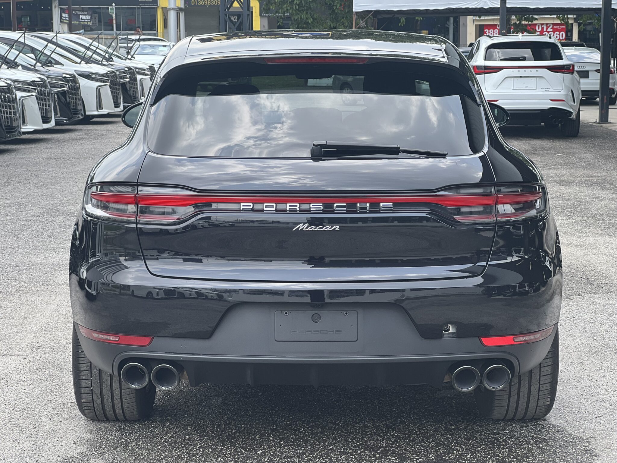 2021 Porsche Macan Sport Chrong PKG