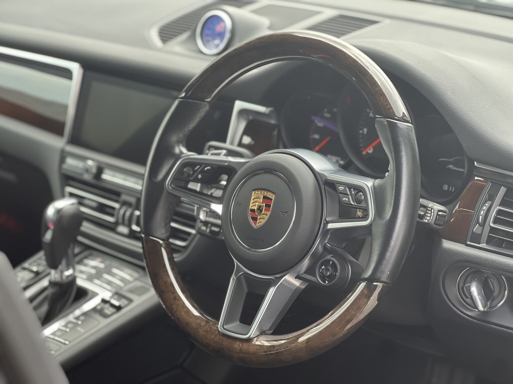 2021 Porsche Macan Sport Chrong PKG