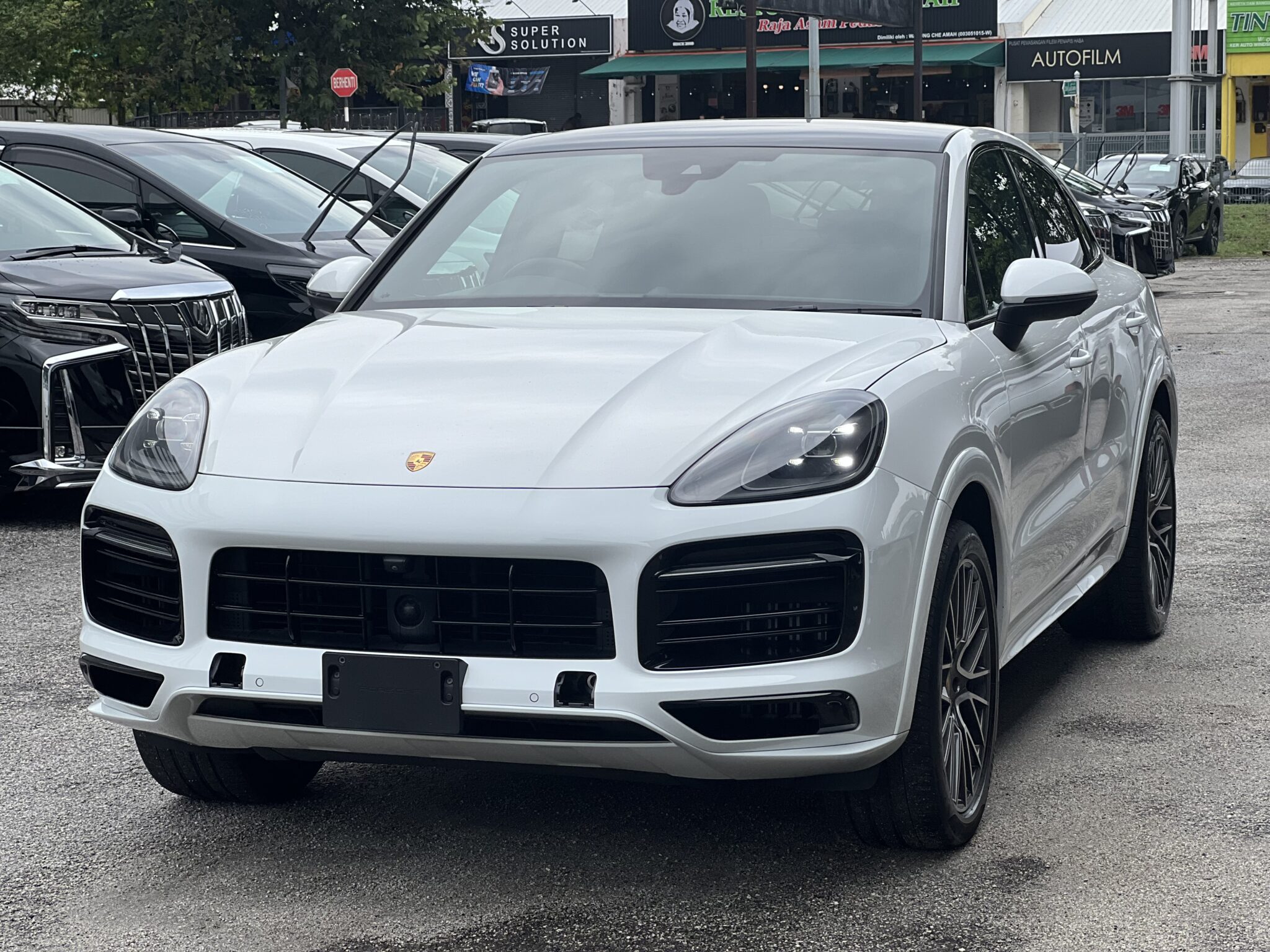 2020 Porsche Cayenne Couple