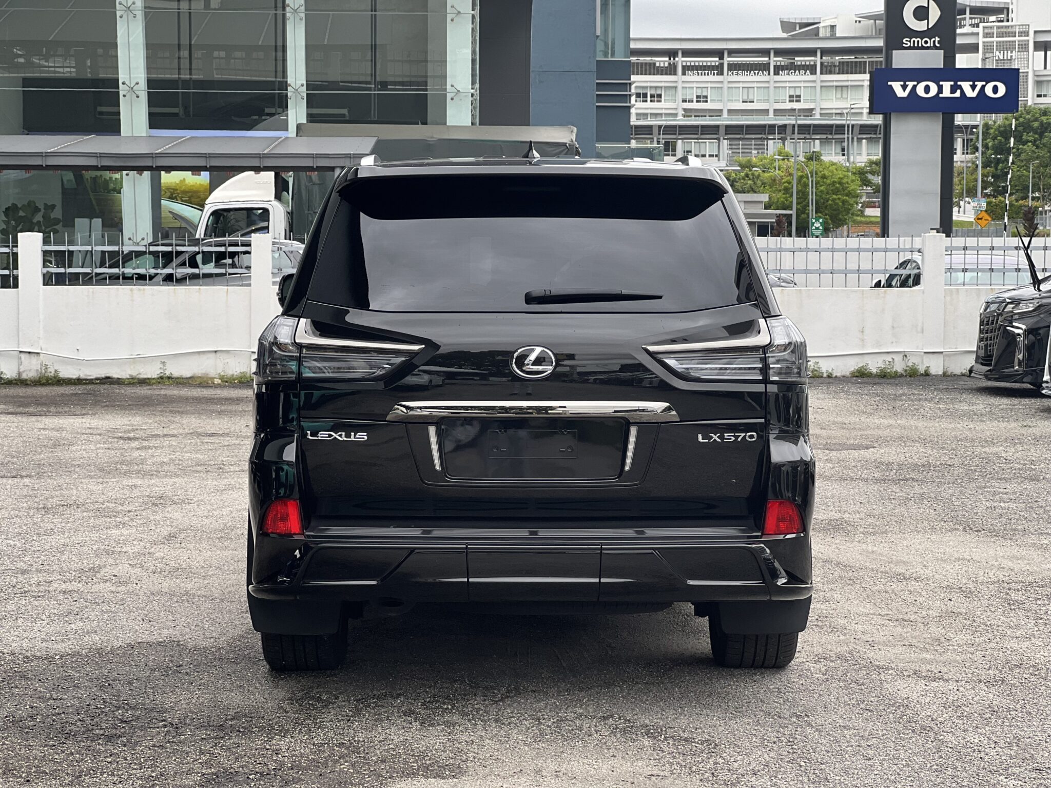 2020 Lexus LX570 Black Sequence