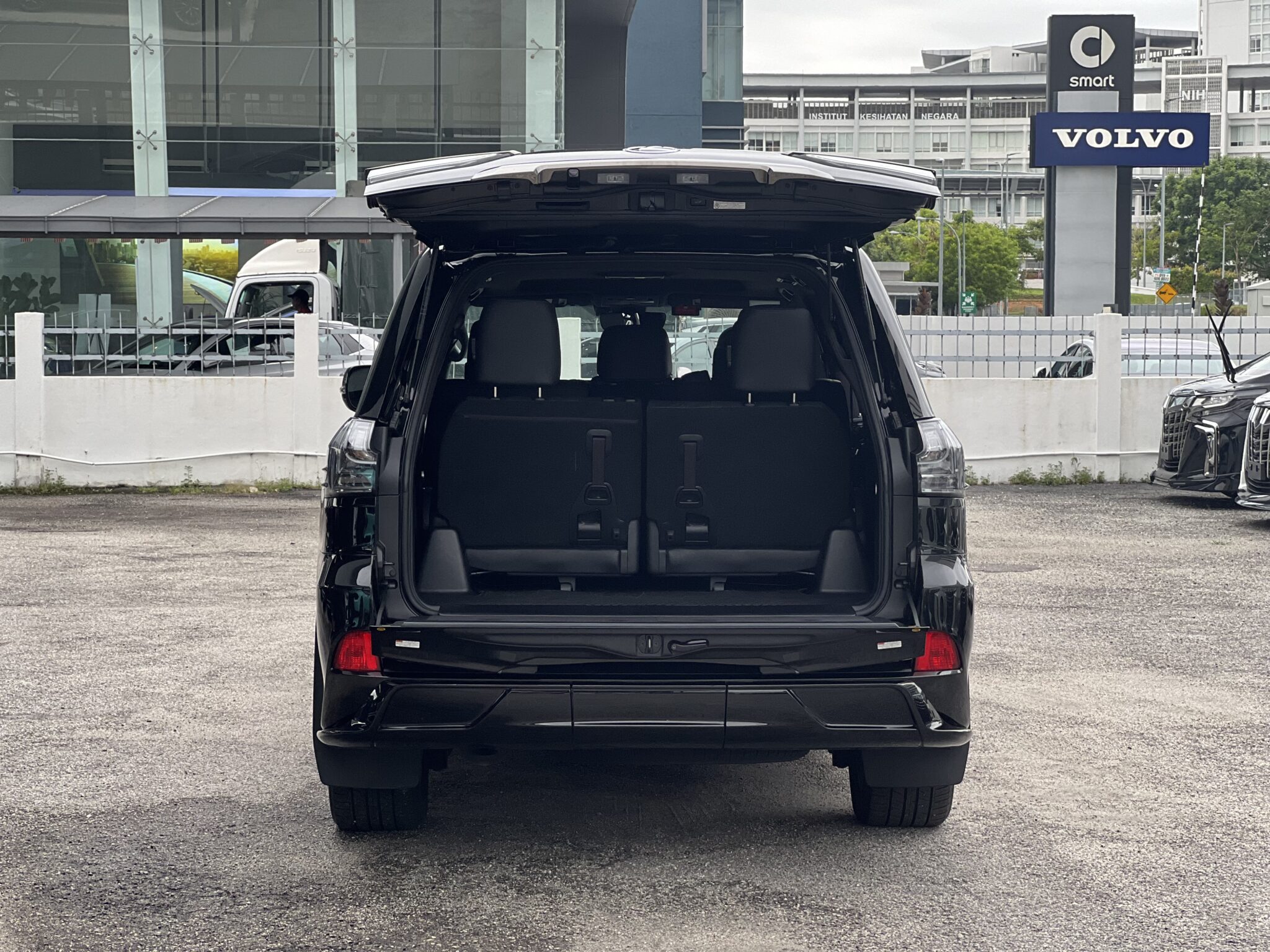 2020 Lexus LX570 Black Sequence