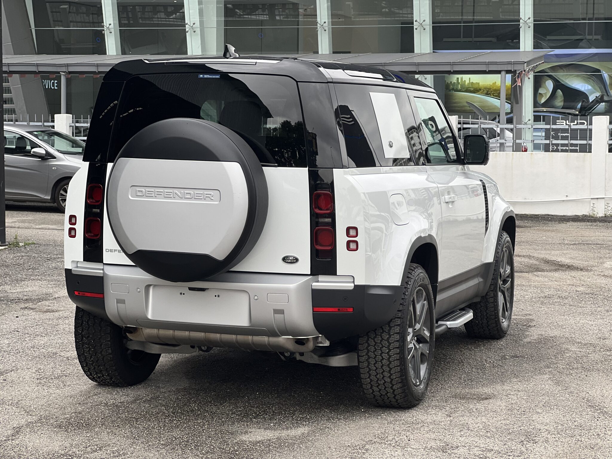 2021 Land Rover Defender 90 SE