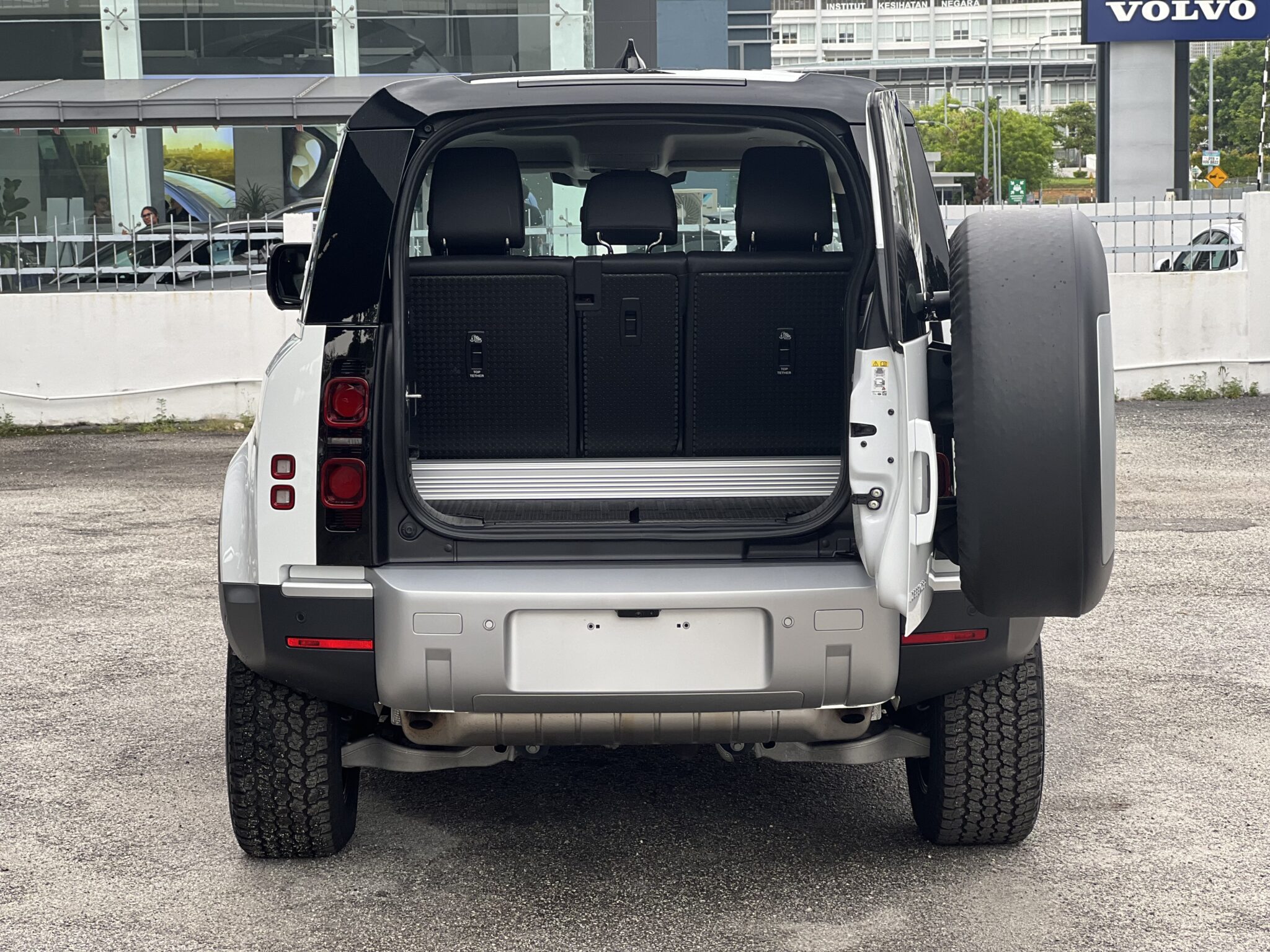 2021 Land Rover Defender 90 SE